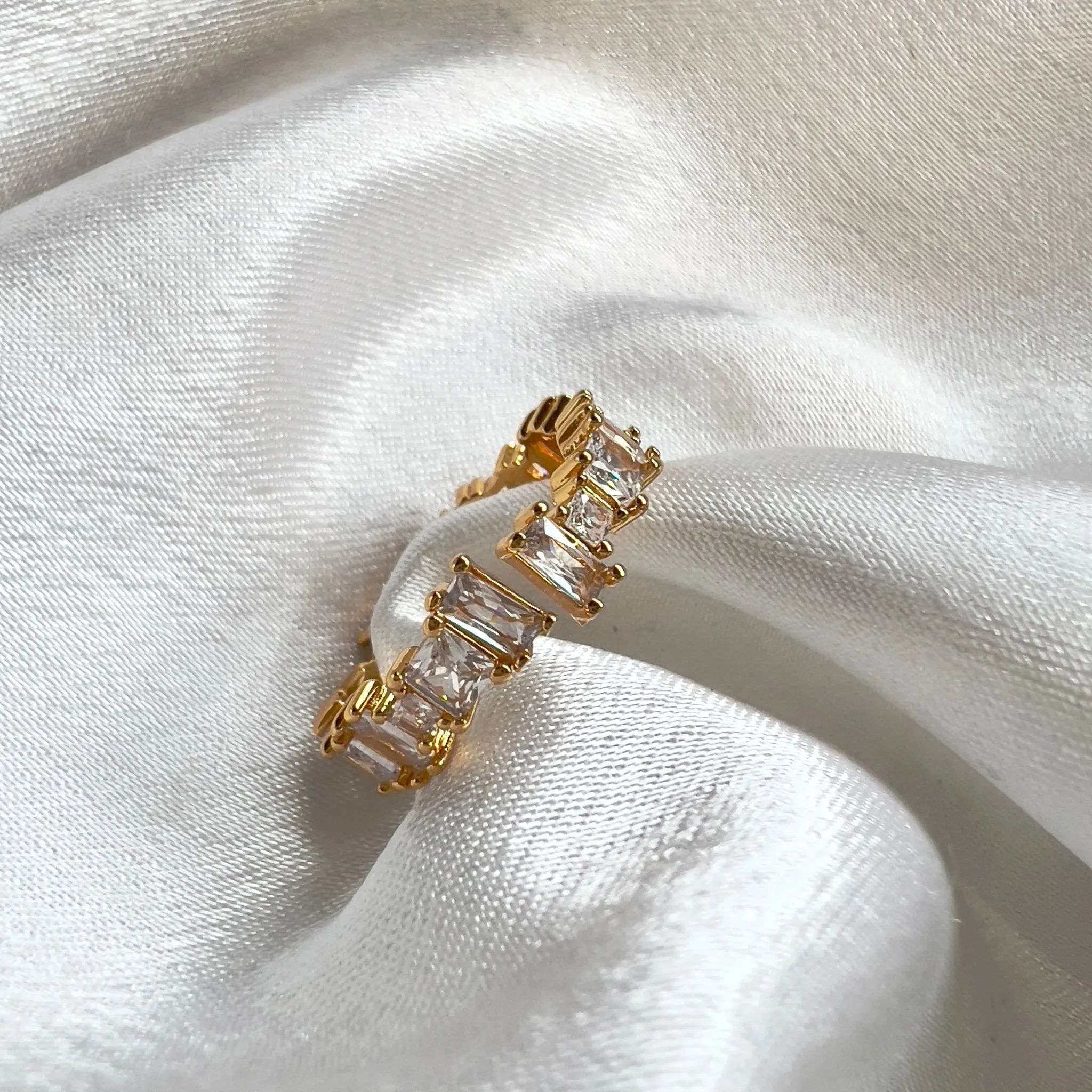 Dilan White ring