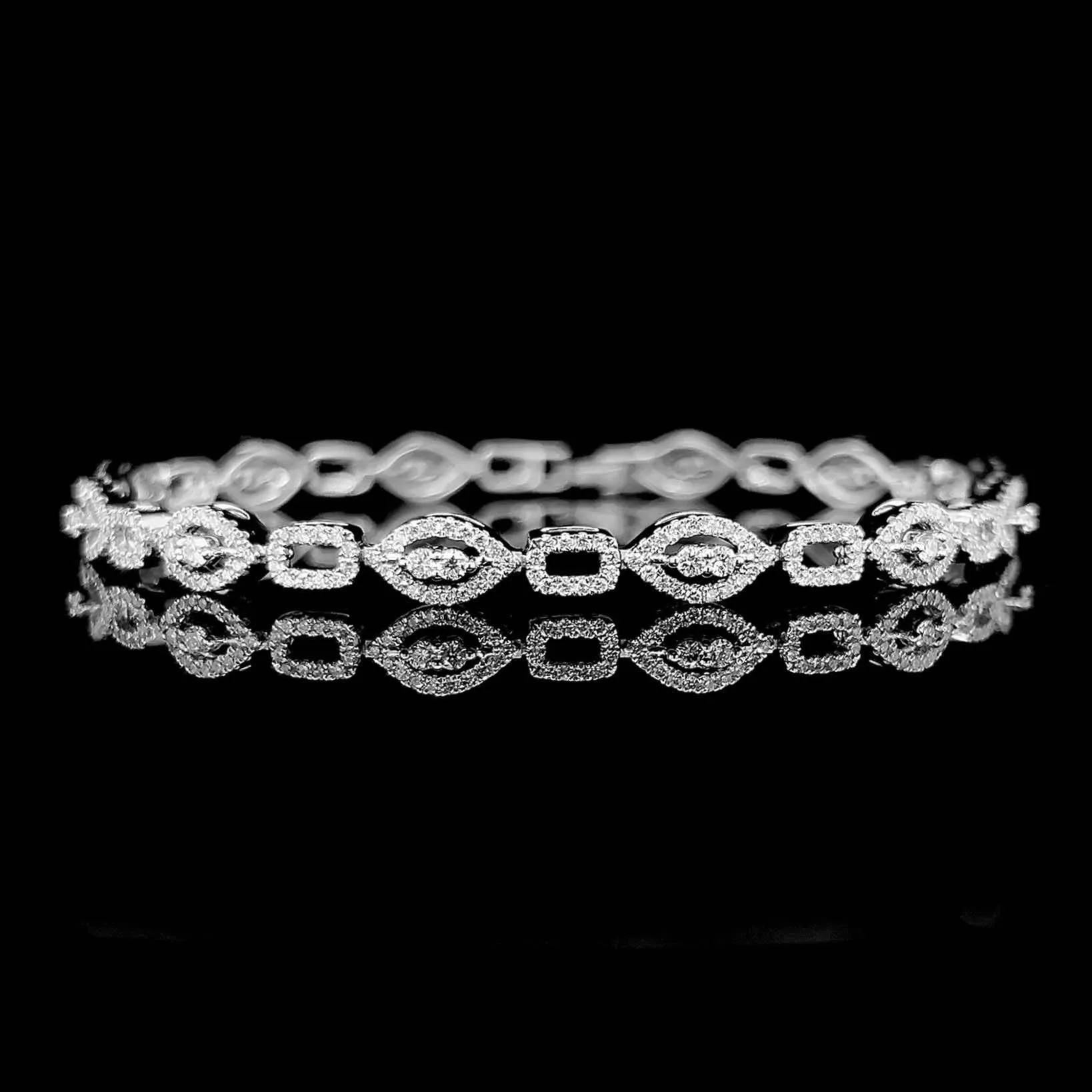 #LVNA2024 | Eternity Alternate Bar Tennis Diamond Bracelet 18kt