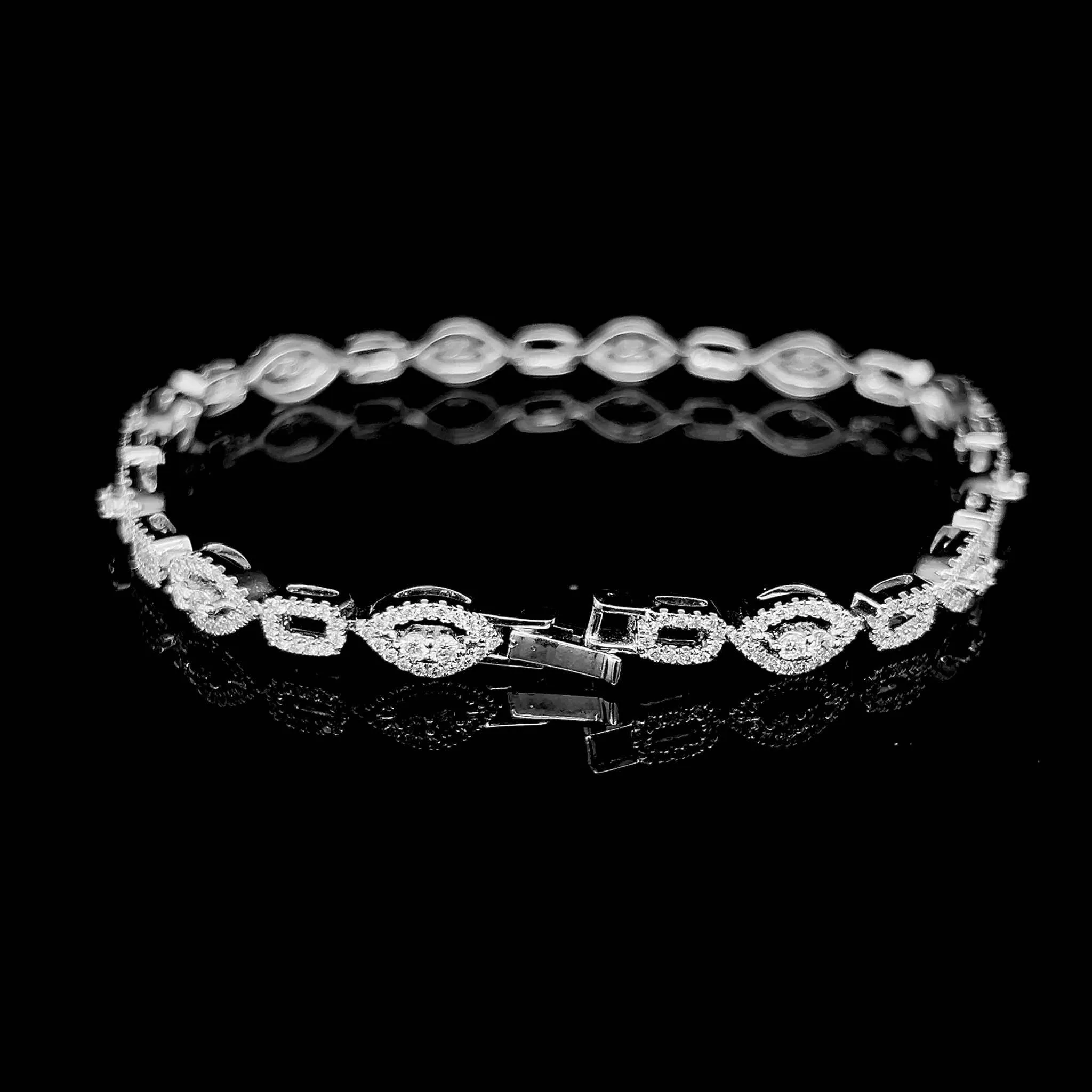 #LVNA2024 | Eternity Alternate Bar Tennis Diamond Bracelet 18kt