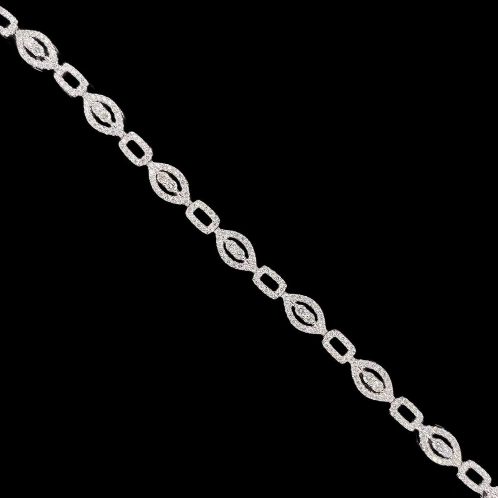 #LVNA2024 | Eternity Alternate Bar Tennis Diamond Bracelet 18kt