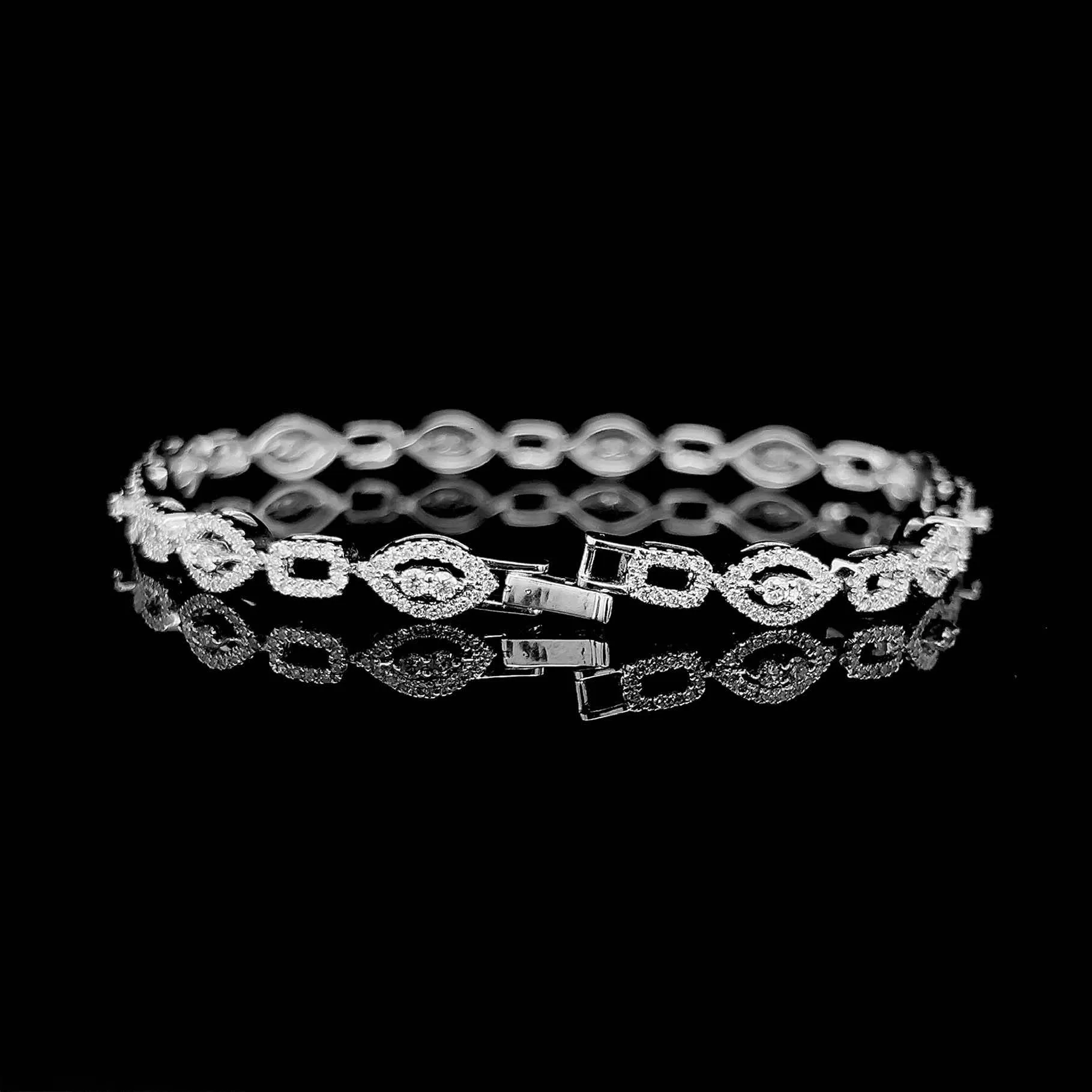 #LVNA2024 | Eternity Alternate Bar Tennis Diamond Bracelet 18kt