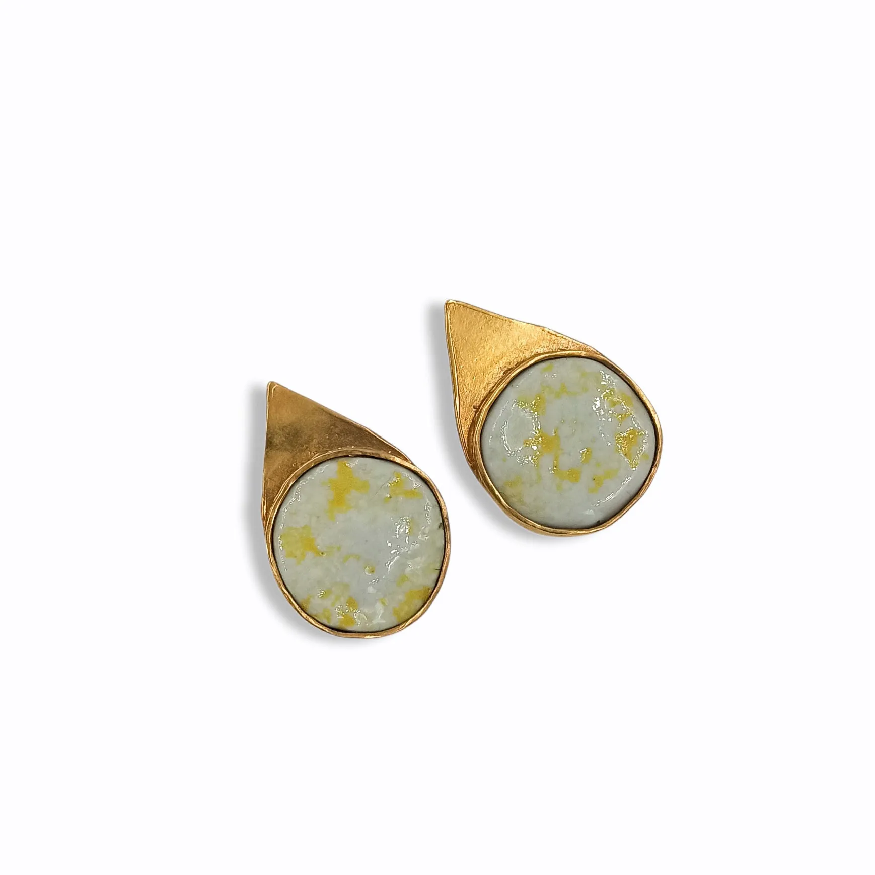 Yellow porcelain and gold stud earrings "Pointed edge"